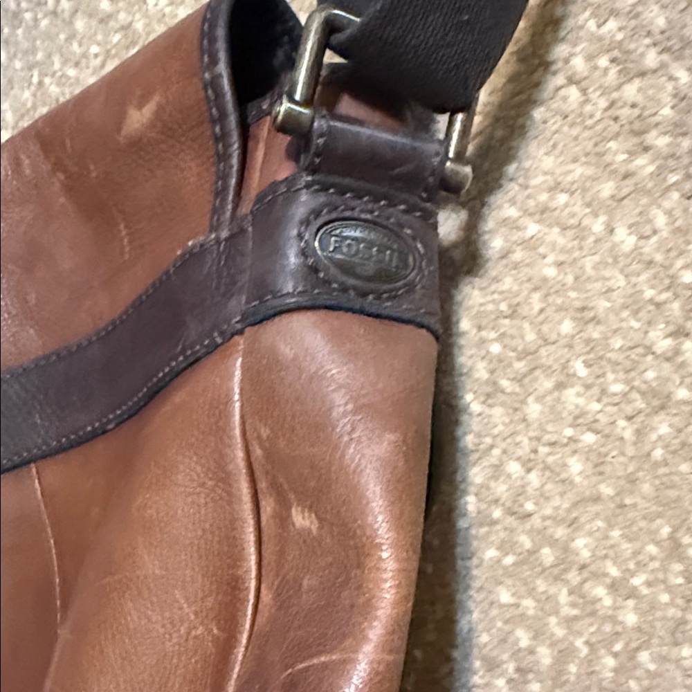 Fossil Brown Leather Vintage Messenger Bag with Dark Trim - Picture 14 of 16